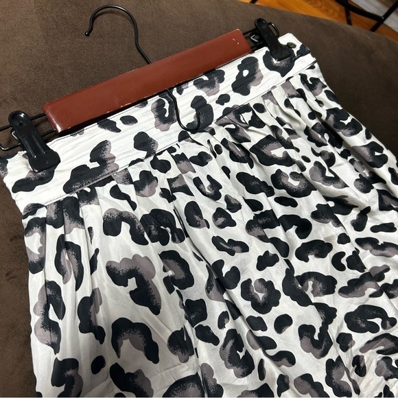 Vintage silk shorts in black and white animal print high-rise pleated medium - Picture 3 of 11